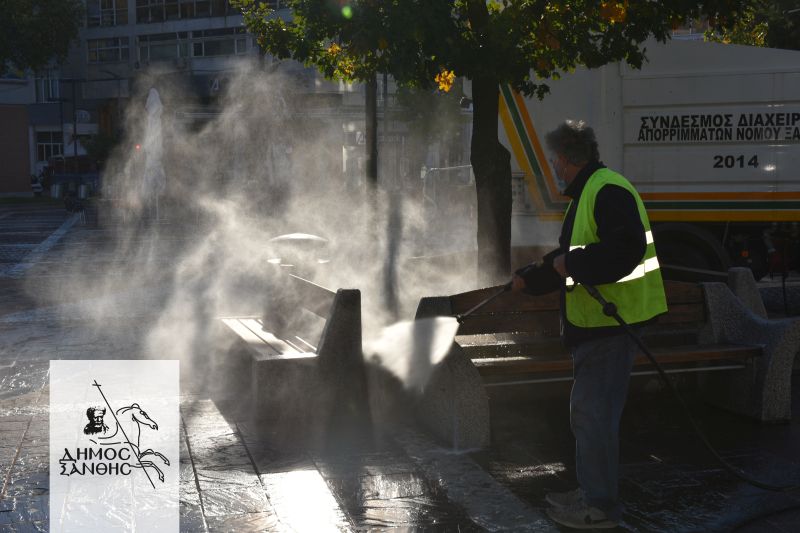 Απολύμανση στους δρόμους και την κεντρική πλατεία της Ξάνθης