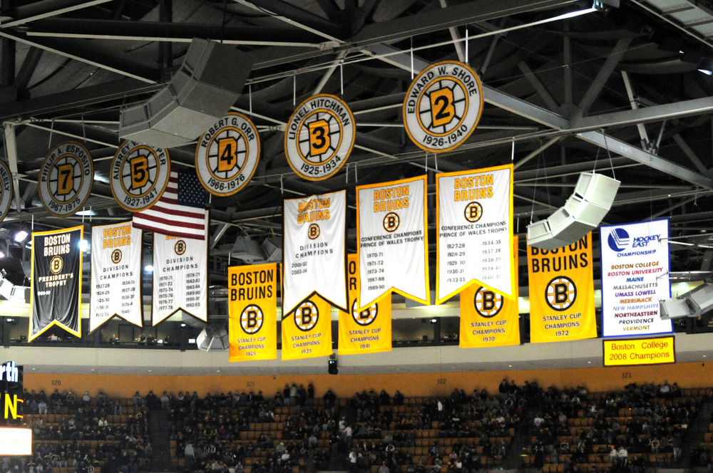 Willie O'Ree honored as Bruins raise No. 22 to TD Garden rafters