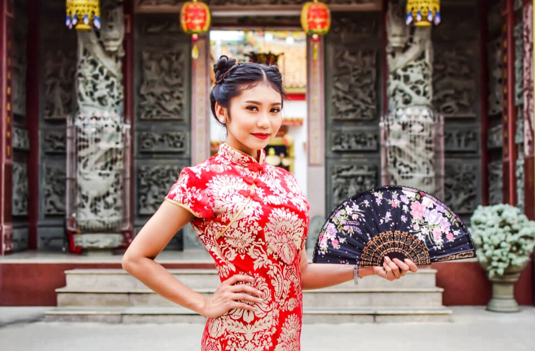 Be like a queen in Taiwan's Jiufen while wearing the traditional Chipao