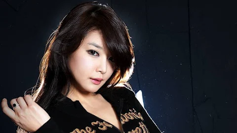 Lee Eun Seo sexy in Black