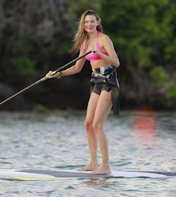 Market on the lovely beach at St. Barts on Friday, December 11, 2015 for the paddle boarding session and the photographer cameras whose mission was to follow: Behati Prinsloo, 26, appeared perfect in a pink bikini, while Sara Sampaio, 24, decided flawless in a yellow bikini.
