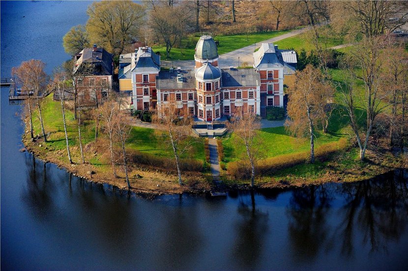 Easy Living by Linda SLOTT TILL SALU!