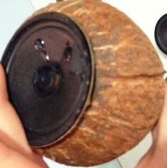 pemasangan speaker pada lubangnya