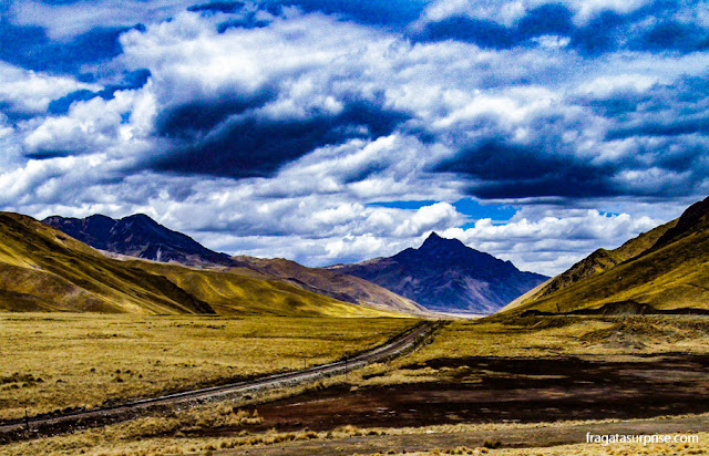 Estrada entre Puno e Cusco, no Peru