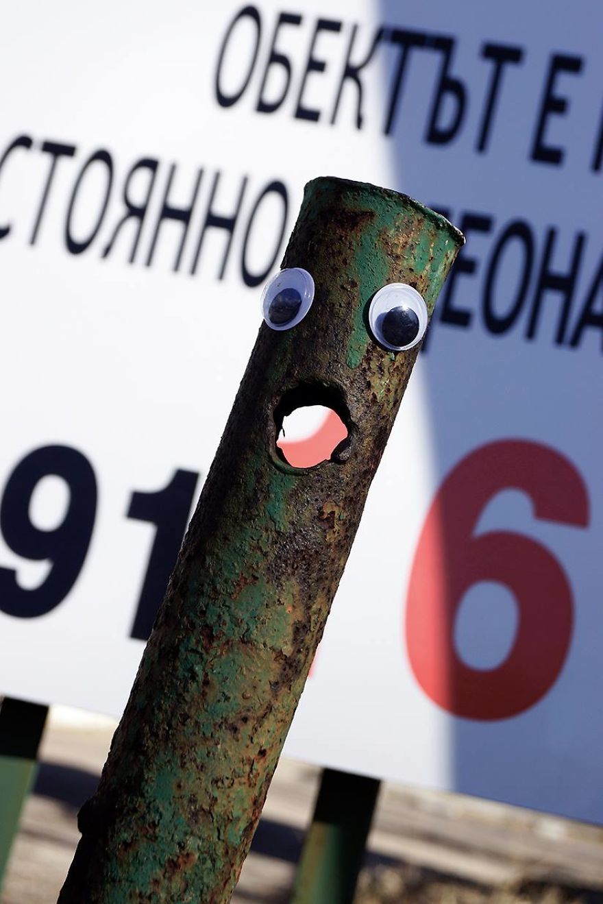 Guy Puts Googly Eyes On Broken Street Objects And The Result Is Hilarious