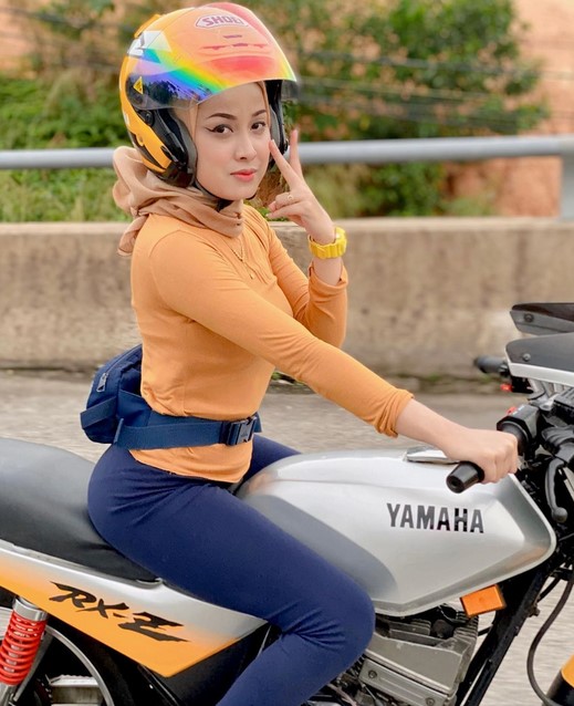 Asian Girls And Yamaha Bikes