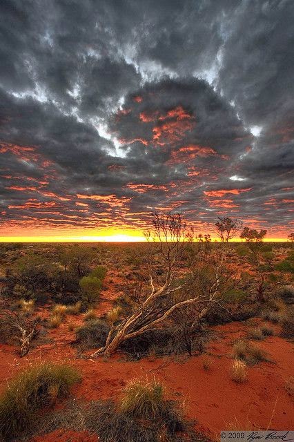 The Uluru, Australia | 10 Places to See Beautiful Sunset Around The World The Uluru, Australia | 10 Places to See Beautiful Sunset Around The World