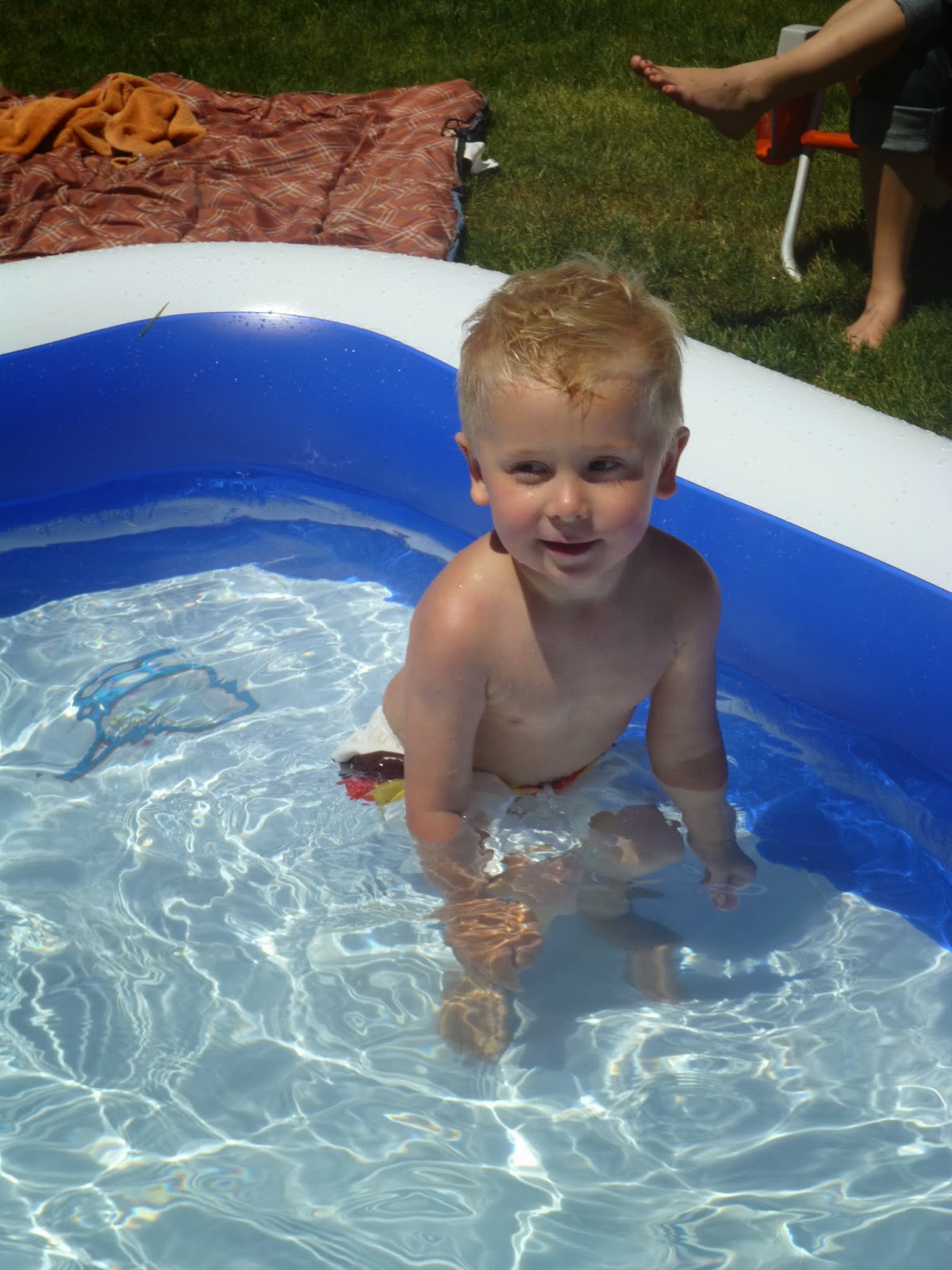 Poche' Family Blog: SUMMER TIME POOL FUN