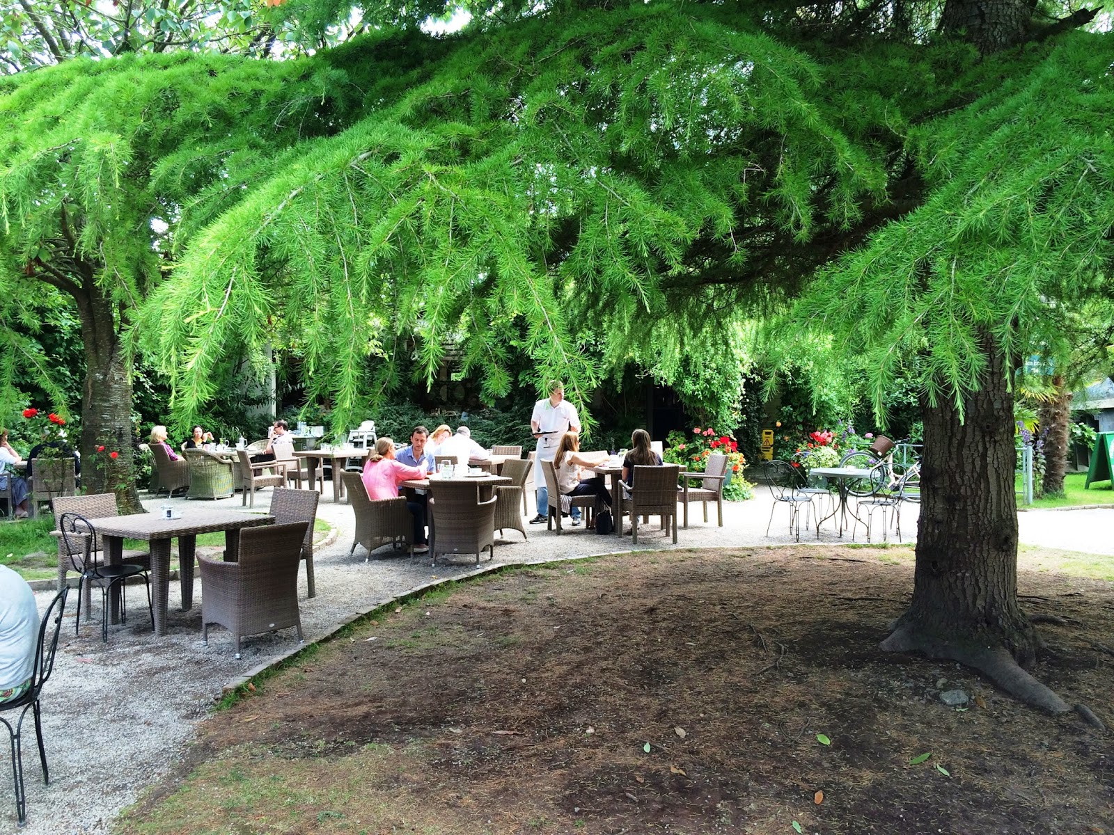 Patrick Comerford A summer afternoon strolling in the ‘Best Garden to