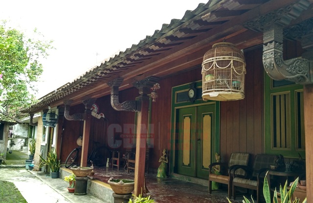 Desain Rumah Jawa Tradisional / Desain Rumah Gaya Jawa Joglo Terbaru 2016 - Desain Cantik / Rumah jawa sering menggunakan material kayu pada berbagai elemen rumah.