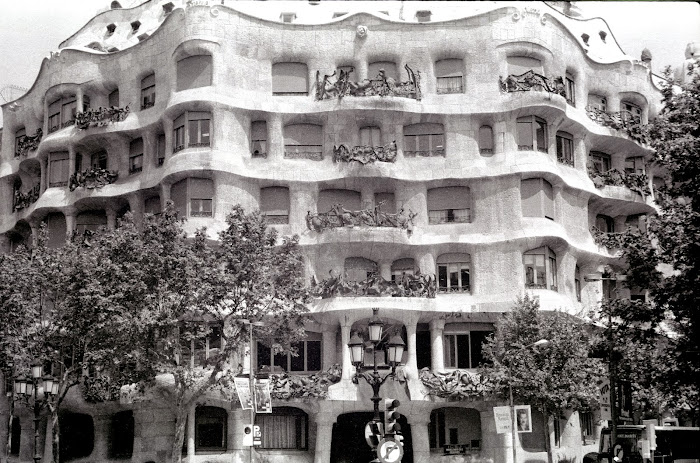 Barcelone, architecture Gaudi, La Pedrera, carrer de Provença, © L. Gigout, 1991