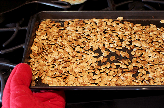 Bubby and Bean ::: Living Creatively: Spicy Roasted Pumpkin Seeds