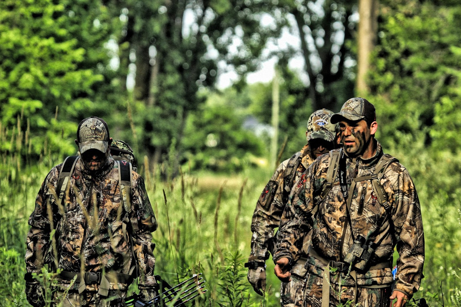 badlands-camouflage-hunting-apparel-leaves-bowhunterplanet-satisfied-and-wanting-more-badlands