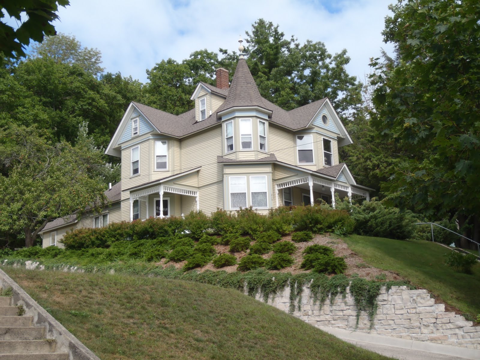 Little House Well Done The Homes of Frankfort, Michigan