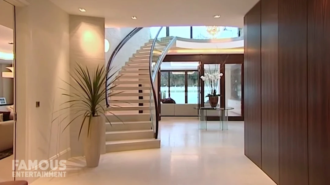 31 Interior Design Photos vs. Mesut Ozil's $10 Million London Mansions Tour