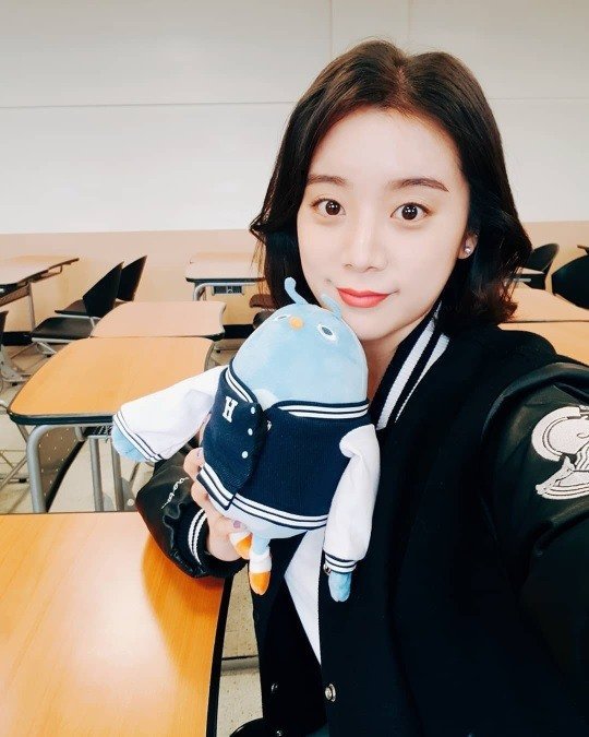 Hyelim is deep in her midterm studies
