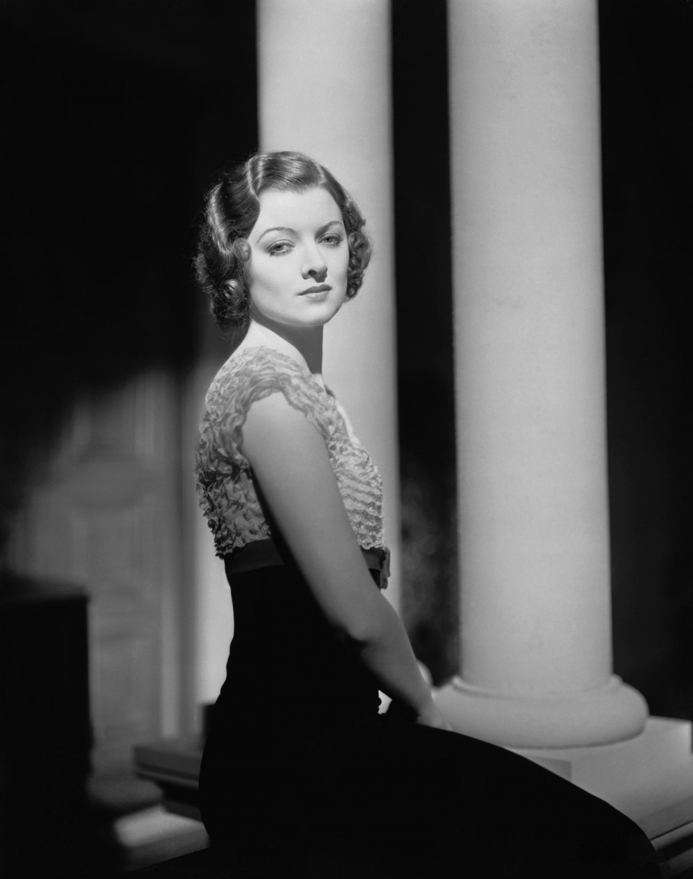 Myrna Loy  The Epitome of Classic Hollywood Charm Through Old Photos - 6