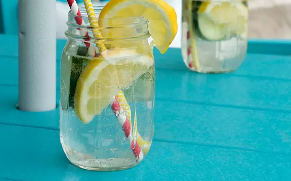 Minum Air Lemon Hangat Musnahkan Sel Kanker