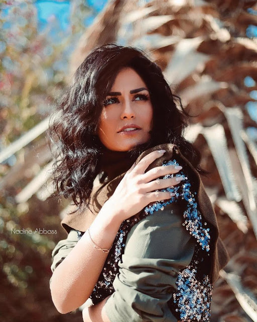 منة فضالي في أحدث جلسة تصوير بالشعر القصير