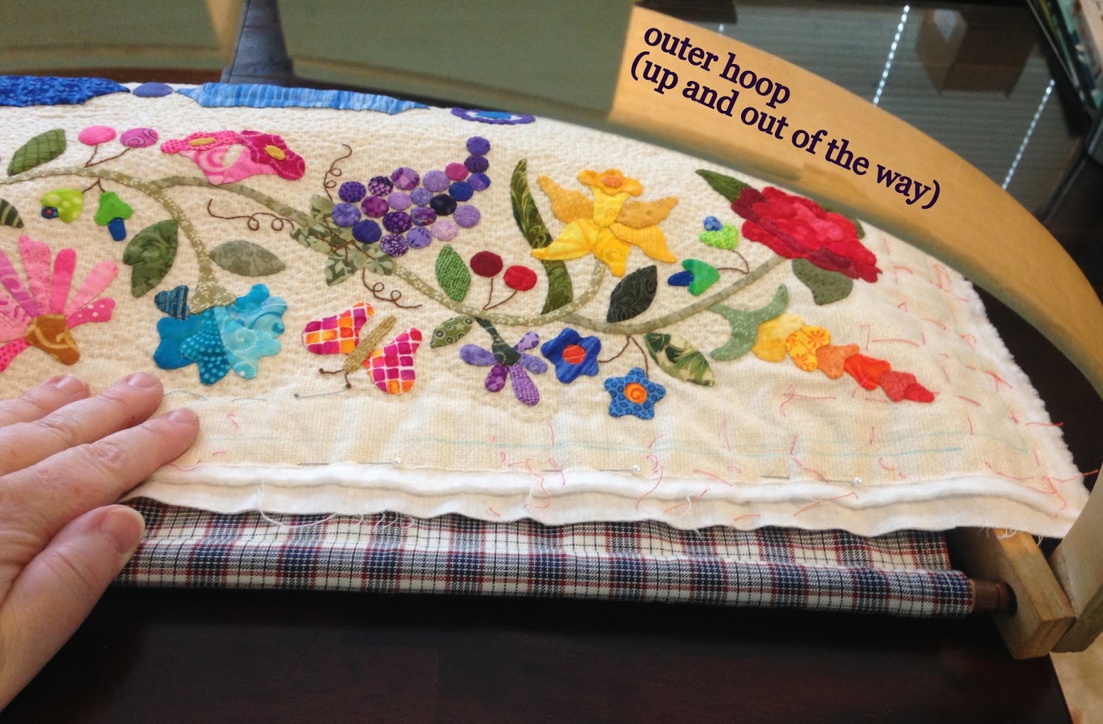 FABRIC THERAPY: Hand quilting with a half hoop