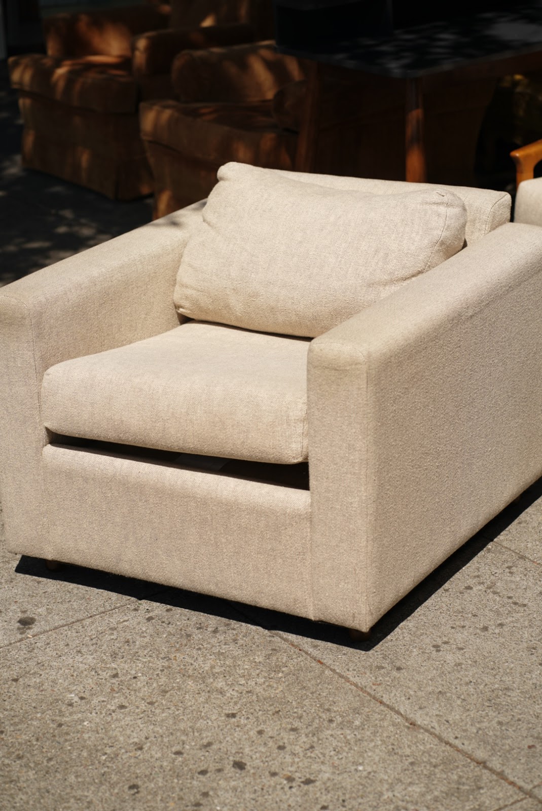 UHURU FURNITURE & COLLECTIBLES **SOLD** 31283 Viking Trader 33" Wide