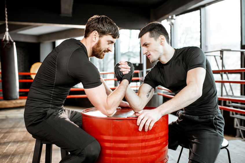 Les bras de fer ne servent pas à marquer des points