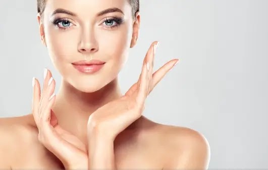 كيف تختارين مستحضرات التجميل المناسبة لبشرتك