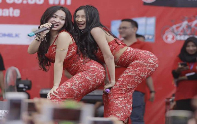 Koleksi Foto-foto Hot dan Seksi Duo Serigala (4) | Naviri Magazine