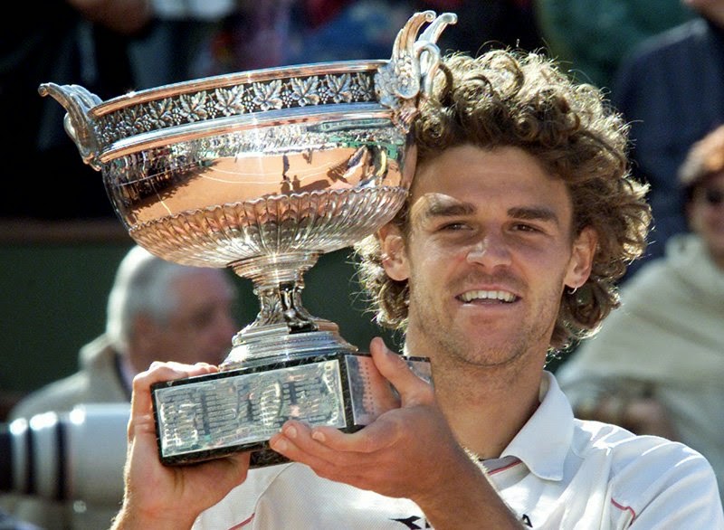 Gustavo Kuerten vai entregar o troféu ao campeão de Roland Garros Surto Olímpico Gustavo Kuerten vai entregar o troféu ao campeão de Roland Garros Surto Olímpico