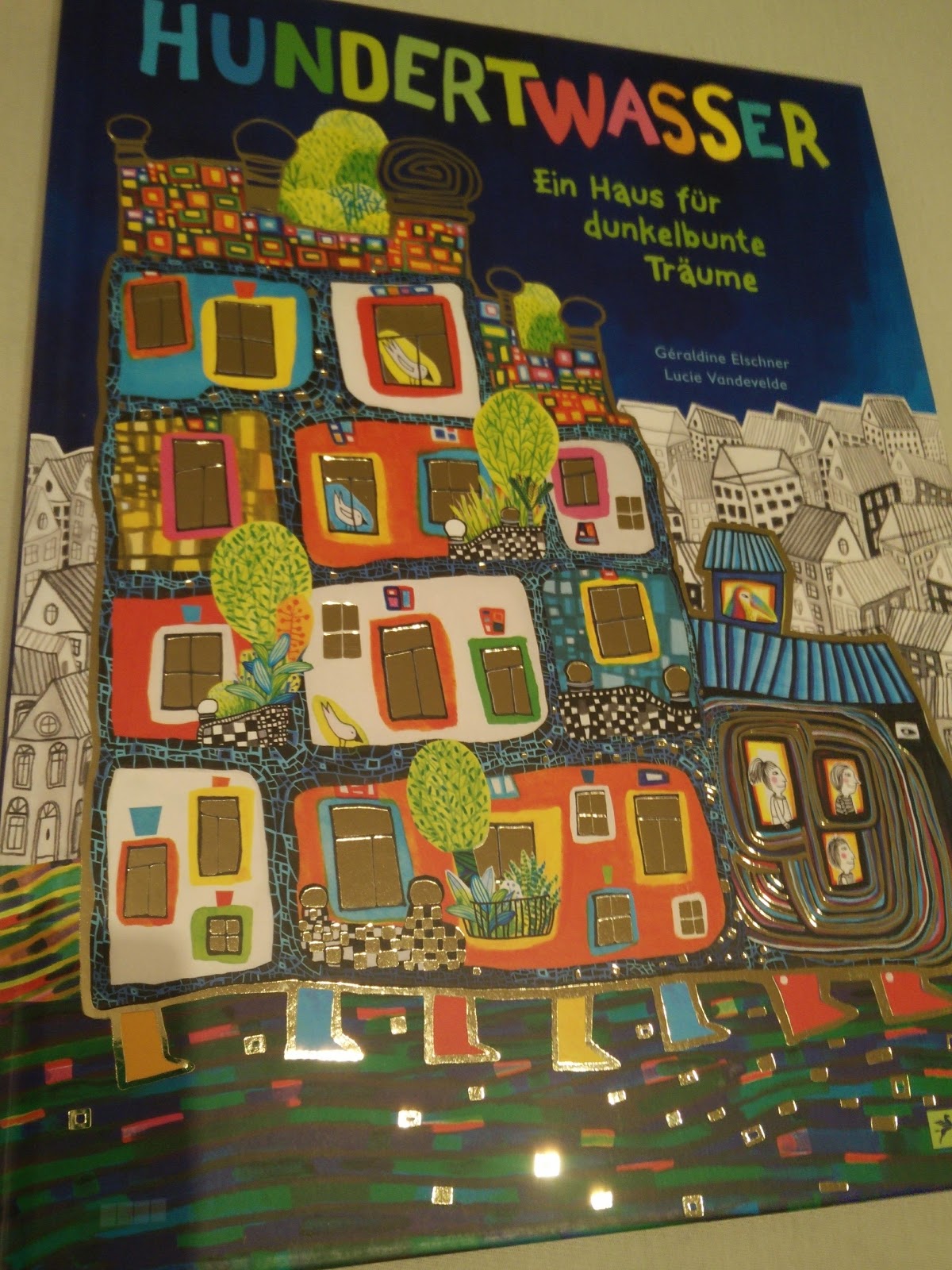 Sommerleses Bücherkiste: Hundertwasser: Ein Haus für dunkelbunte Träume -  Géraldine Elschner