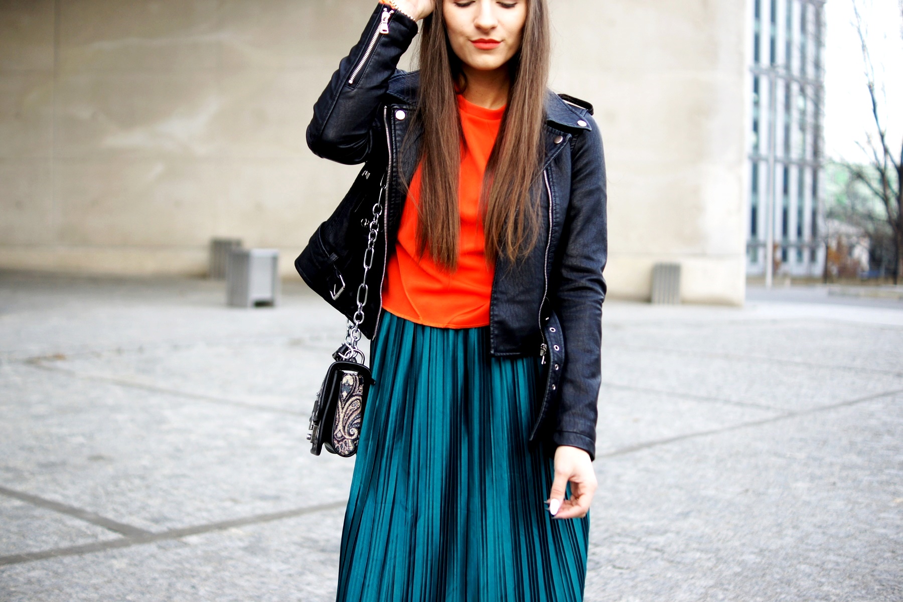 02/12/2016 PLEATED SKIRT & ZAFUL SWEATSHIRT
