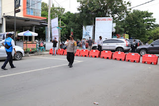 Gugus Tugas Lakukan Penyekatan Jalan dan Penegakan PSBB Gugus Tugas Lakukan Penyekatan Jalan dan Penegakan PSBB