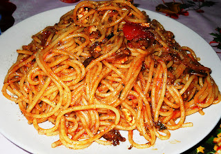 Spaghetti cu tofu, miez de nuca și pesto