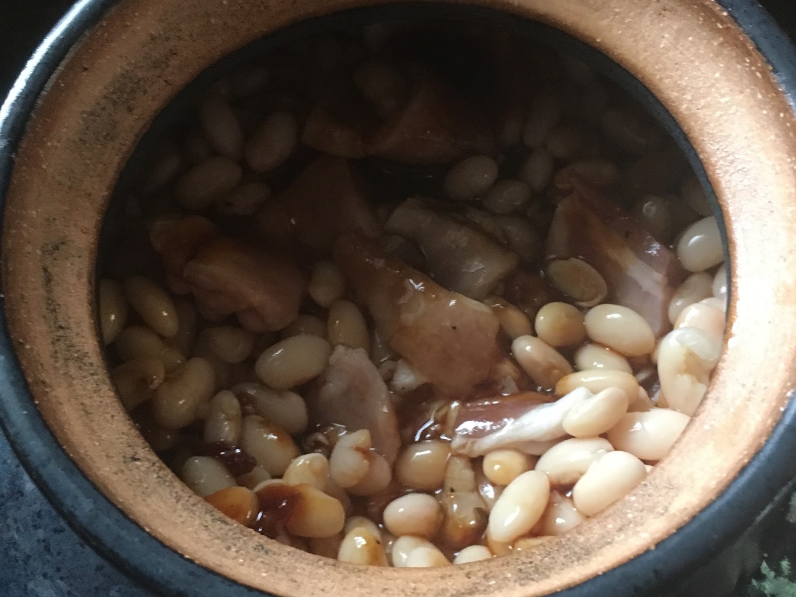 Cooking with Barry & Meta Boston Baked Beans baked in a bean pot!