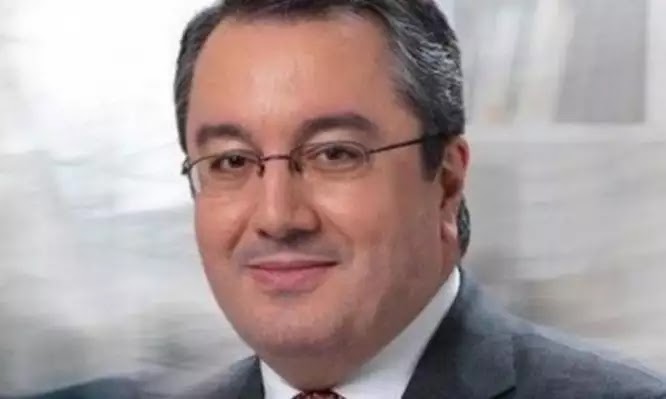 Μόσιαλος: «Τα σχολεία να ανοίξουν με λιγότερους μαθητές ανά τάξη»