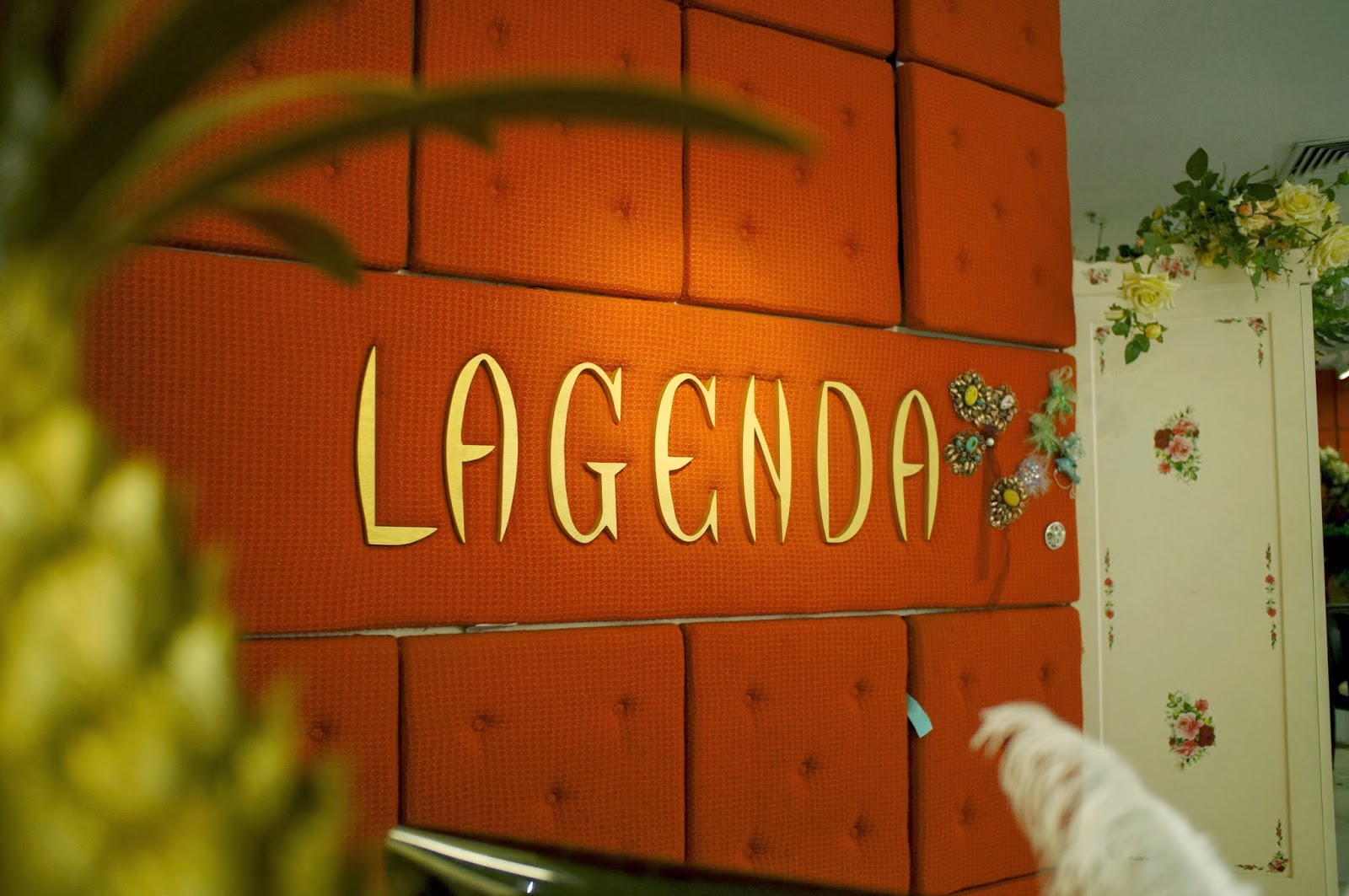 Wedding Dress Rental in Kuala Lumpur & Johor Bahru A V E R A G E JANE