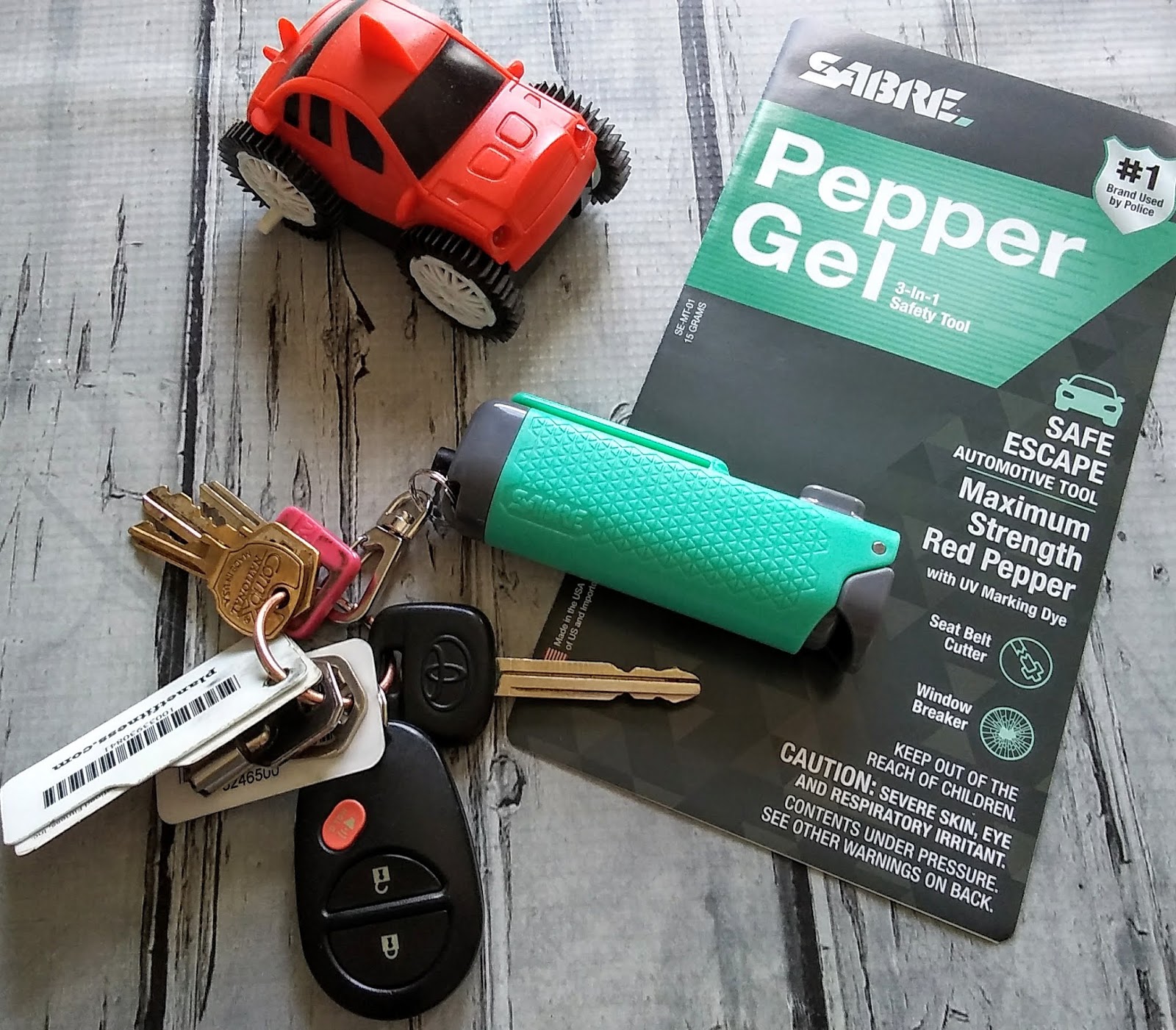 SABRE Safe Escape 3-In-1 Pepper Gel With Seat Belt Cutter and Window  Breaker