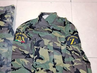Aseguran militares en Nuevo León a un hombre con 70 uniformes tácticos estilo militar