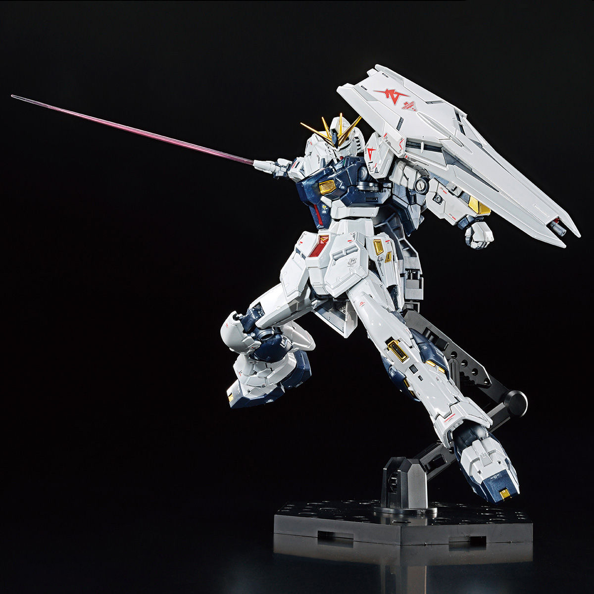 RG 1/144 RX-93 ν Gundam Titanium Finish.