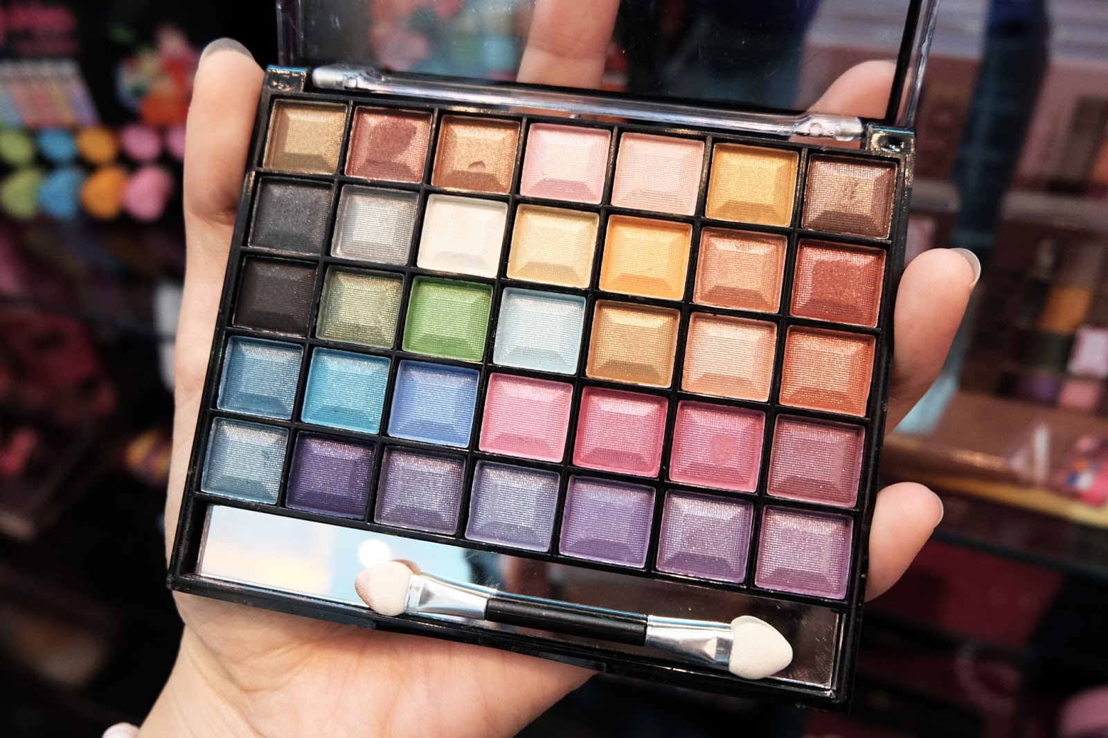 mukka kosmetik 35 color eyeshadow palette | bigdreamerblog.com mukka kosmetik 35 color eyeshadow palette | bigdreamerblog.com