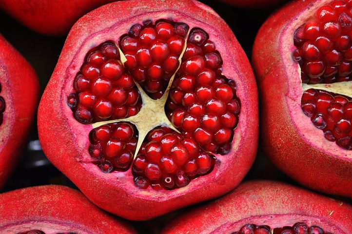 pomegranate in dream, pomegranate dream meaning