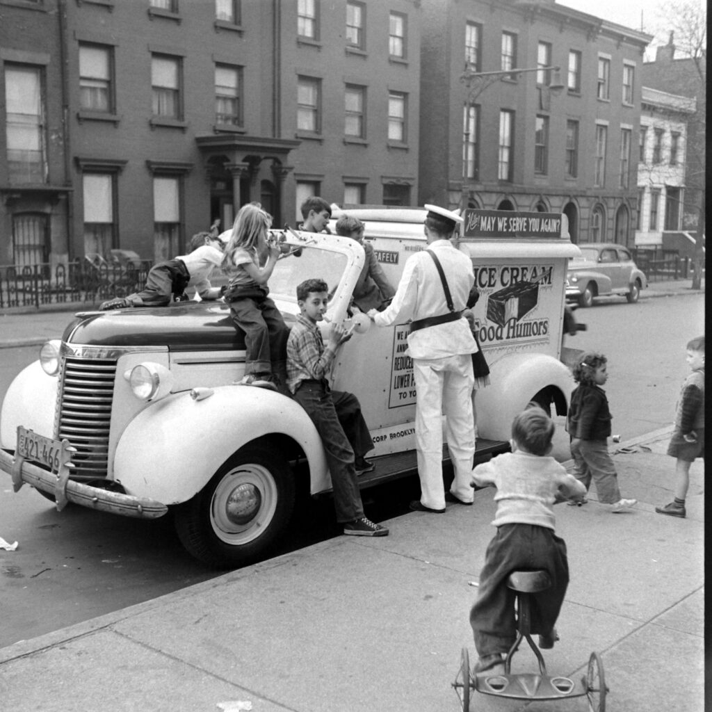 20 Sweet Photos Captured Springtime in Brooklyn in 1949 ~ Vintage Everyday