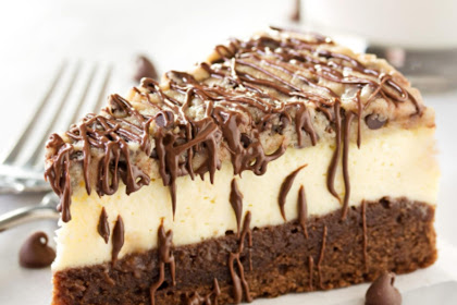 BROWNIE BOTTOM COOKIE DOUGH CHEESECAKE