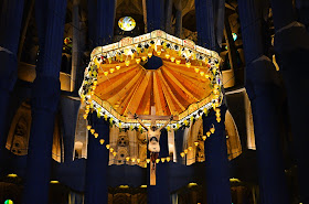 Canopy and Christ on the cross, Sagrada Familia