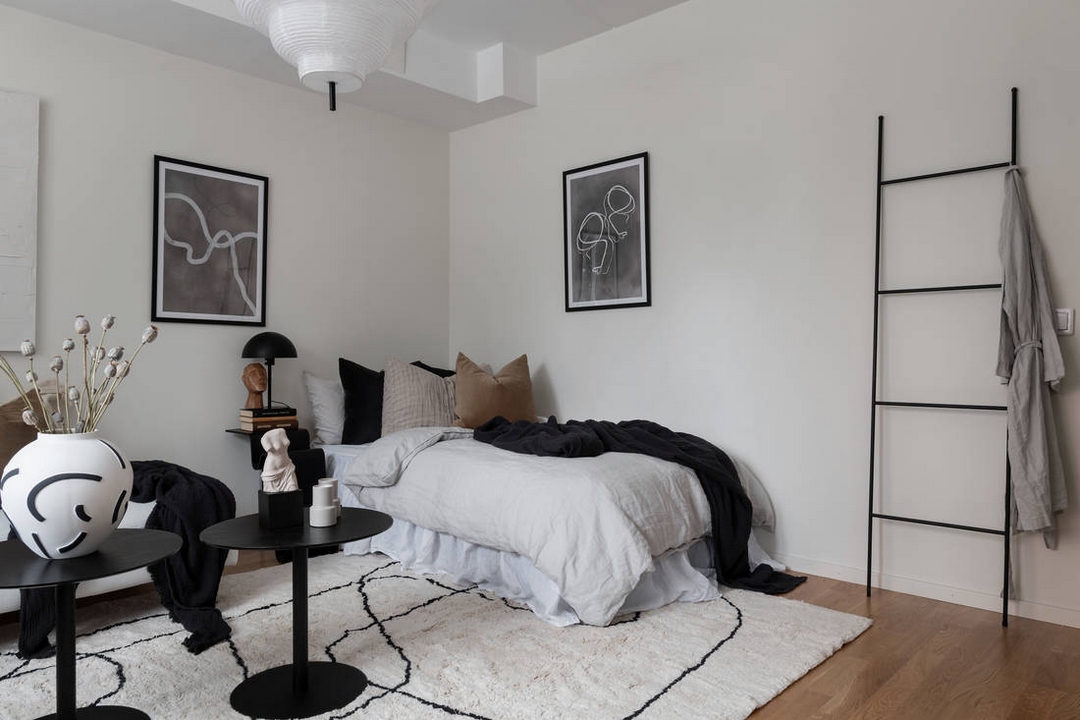 COLLECTION DE VASES ET DE GRAPHISMES