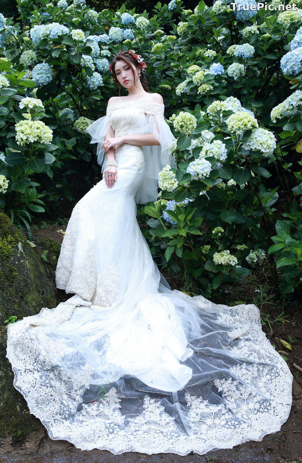 Image Taiwanese Model - 張倫甄 - Beautiful Bride and Hydrangea Flowers - TruePic.net - Picture-12