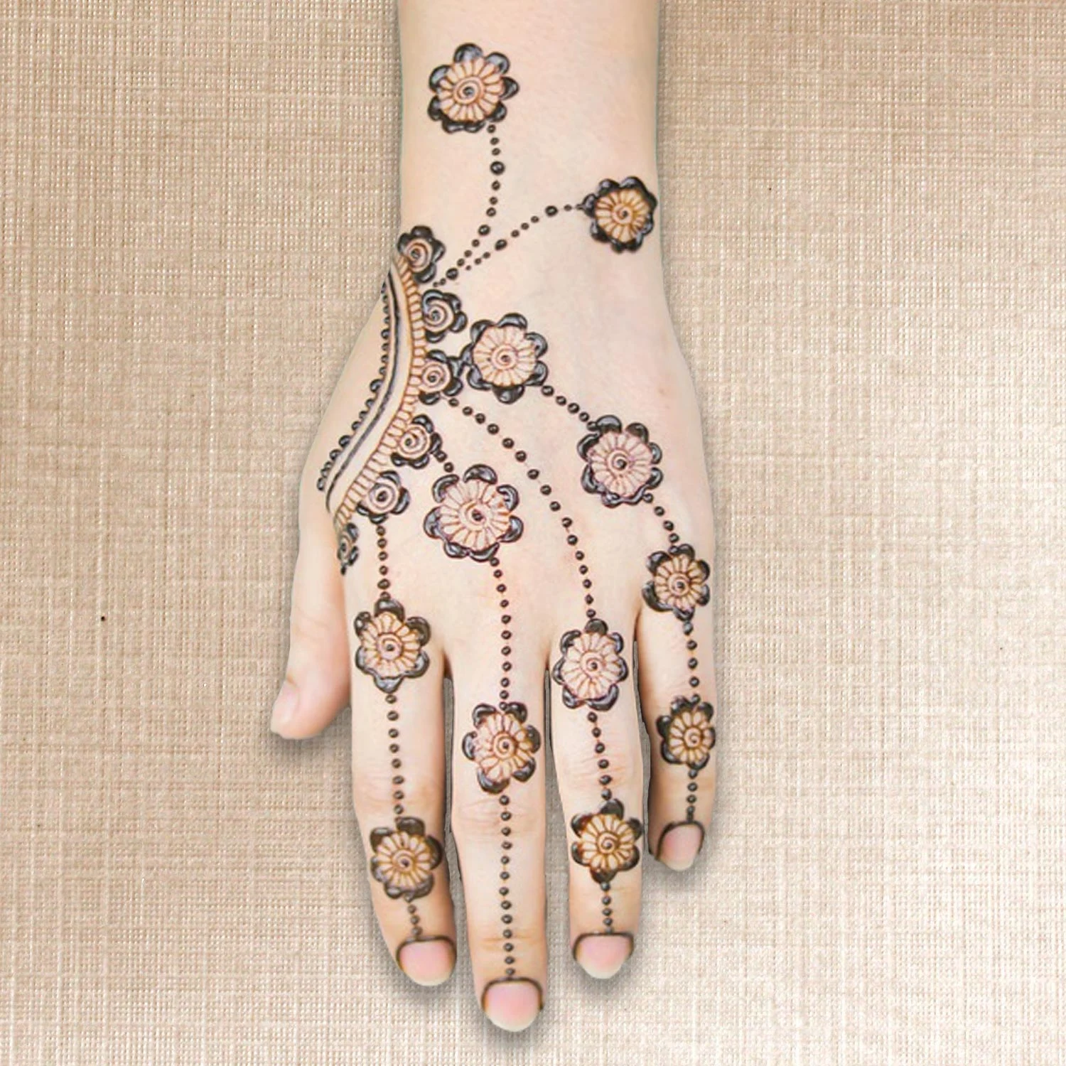 Easy Mehndi Designs – Beautiful Simple Mehndi Designs # 03