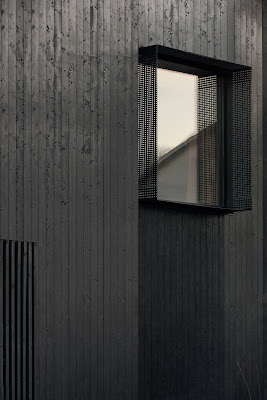 Arquitectura actual en Suecia. Cabaña de diseño contemporáneo.