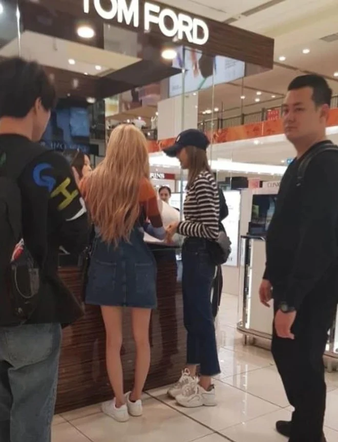 Đằng sau nhan sắc đời thường của nghệ sĩ Hàn Đằng sau nhan sắc đời thường của nghệ sĩ Hàn