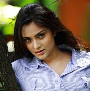 [Image: Kannada-Actress-Ramya-Hot-In-T-shirt.jpg]